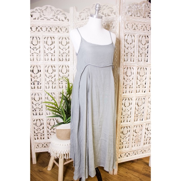 🎉HP🎉 Sage Crinkle Fabric Spaghetti Strap Maxi Dress - Picture 3 of 13